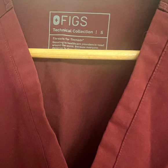 Burgundy Casma Three Pocket Scrub Top - Picture 3 of 4